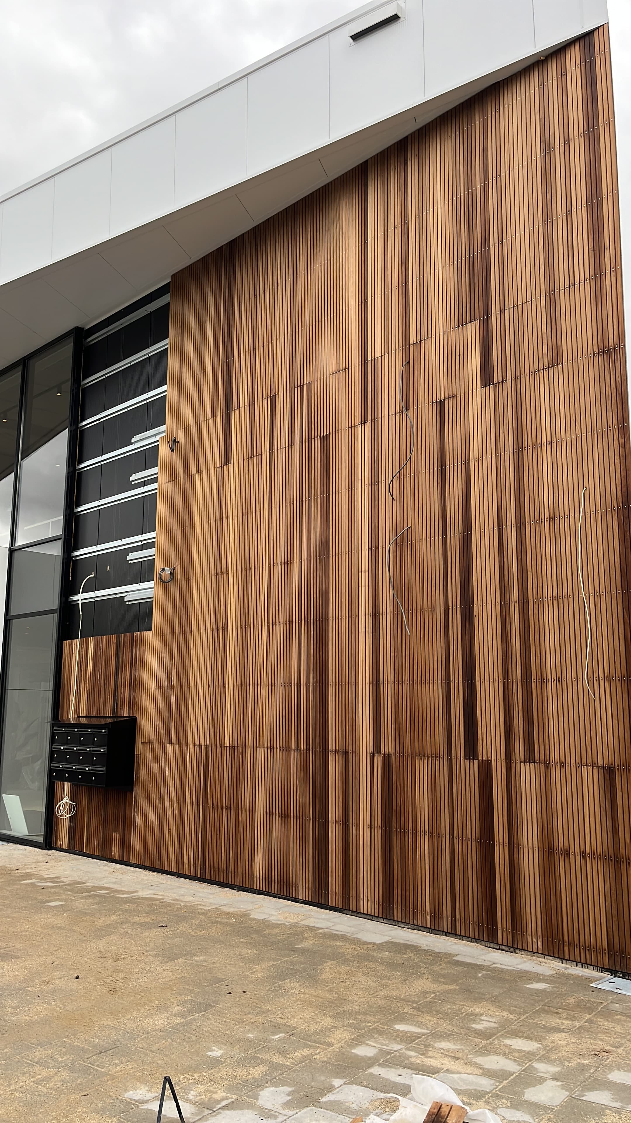 Fast Food Restaurant Electrical Installation - 1 / 4